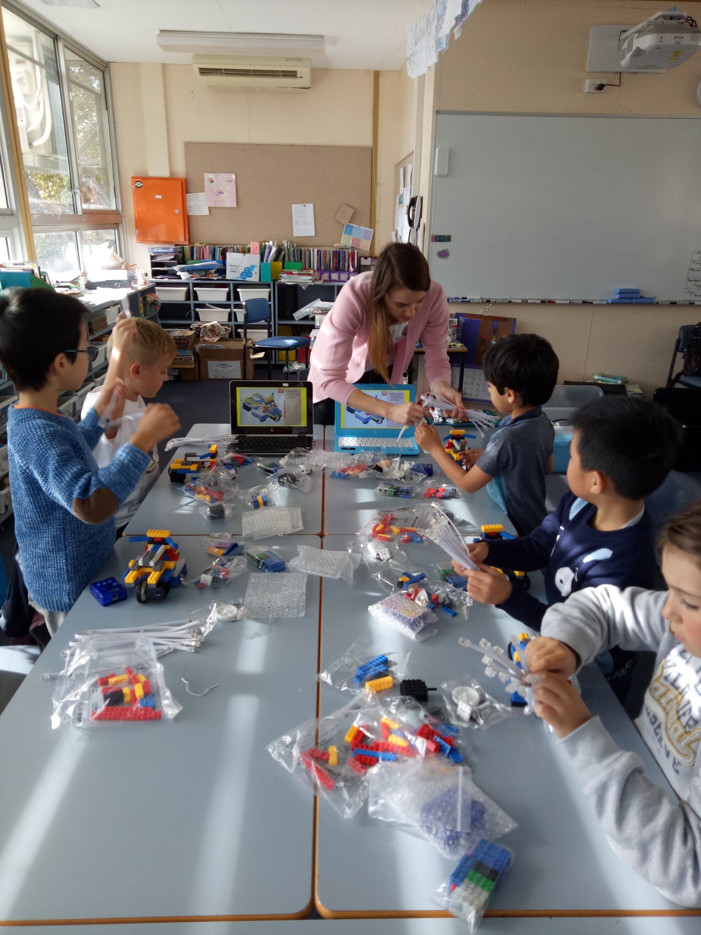 In Campus Robotics for Kids Weekly Classes at Thinklum Robotics Club